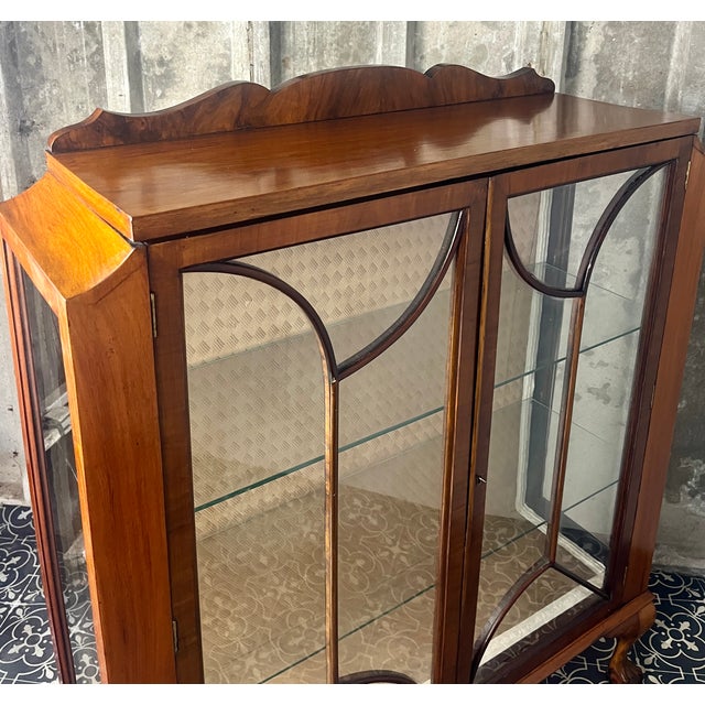 This stunning piece is an antique Art Deco display cabinet, dating from the 1930s. It is characterised by its walnut or...