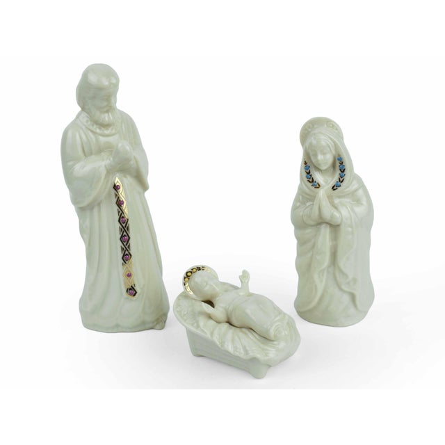 This elegant Lenox Holy Family nativity set is a timeless addition to any holiday collection, beautifully crafted from the...