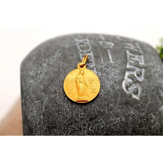 Pendant in 19.2k Gold For Sale - Image 4 of 6