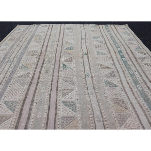 Tribal Geometric Stripe Design Turkish Vintage Kilim Rug in Soft Neutral Tones For Sale - Image 3 of 11