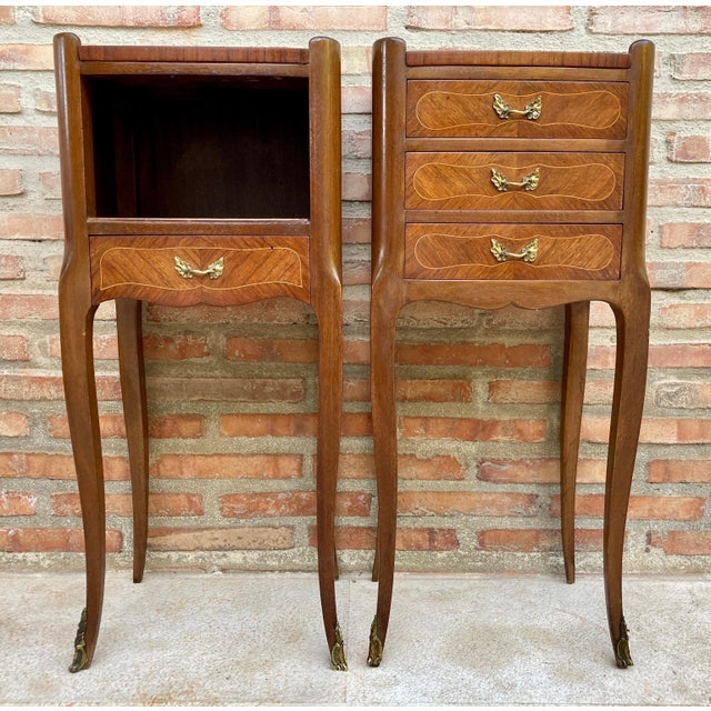 French 1940s Pair of French Louis XV Style Bedside Tables with Marquetry and Brass Hardware, Pair For Sale - Image 3 of 10