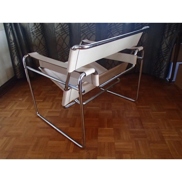 Bauhaus WASILI Armchair in Beige Leather, 1980s, in Very Good conditions. Designed 1980 to 1989