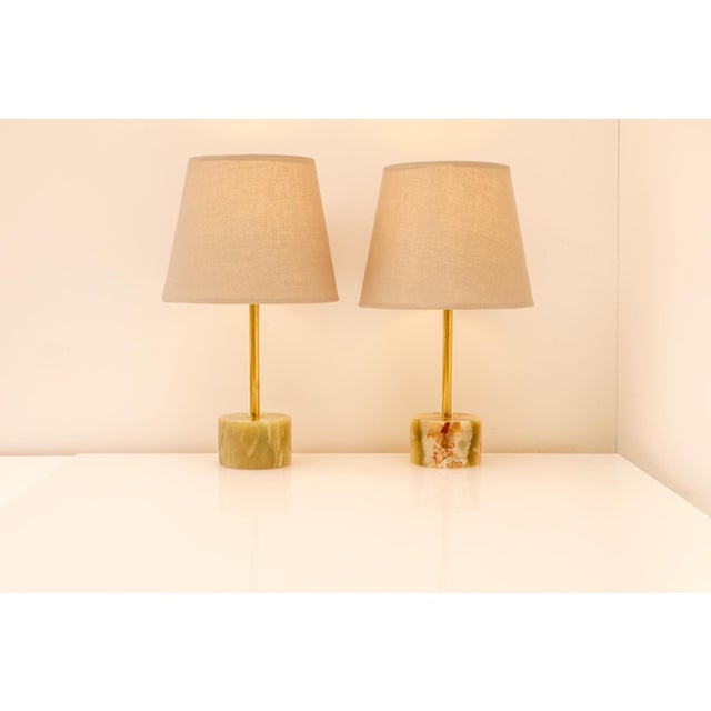 Mid-Century Modern Mid-Century Modern Italian Onyx and Brass Table Lamps, Set of 2 For Sale - Image 3 of 17