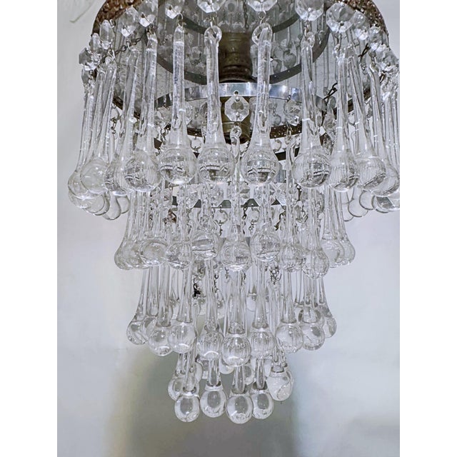1950s Vintage Hollywood Regency Floral Embossed Brass Tiered Waterfall Teardrop Chandelier For Sale - Image 5 of 10