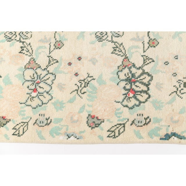 1960s Mid 20th Century Neutral Oushak Turkish Rug For Sale - Image 5 of 10
