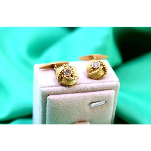 Gold cufflinks with corded reliefs and spinel in the center. Metal: Gold. Origin: Portuguese. Brand: Dragão. Weight: 8.57...