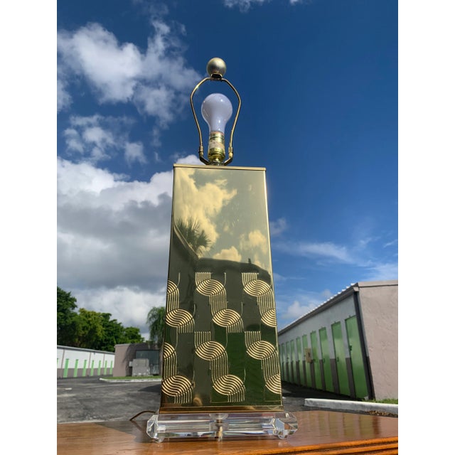 Mid-Century Modern 1970s Pierre Cardin Style Brass and Lucite Table Lamp For Sale - Image 3 of 13