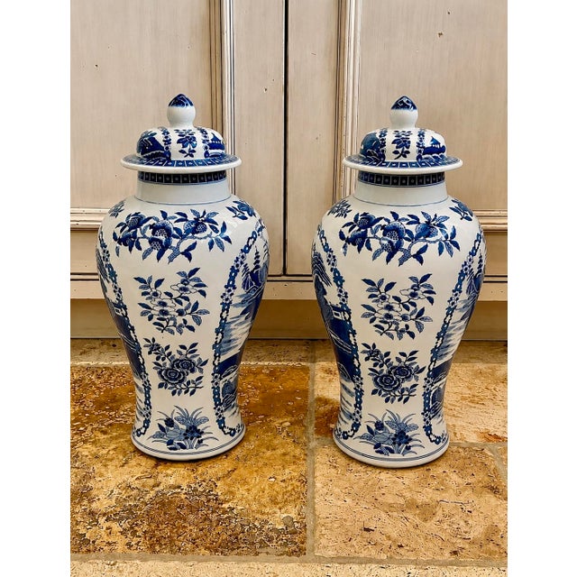 Chinoiserie 1990s Pair of Large Blue & White Chinoiserie Porcelain Ginger Jars With Lids For Sale - Image 3 of 5