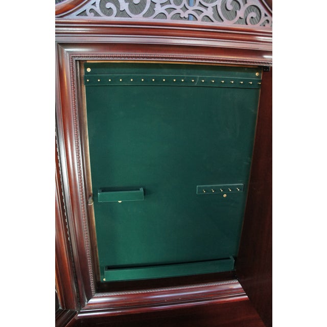 Late 20th Century Thomasville Flame Mahogany Bow Front Dresser W Trifold Mirror & Jewelry Case For Sale - Image 13 of 18