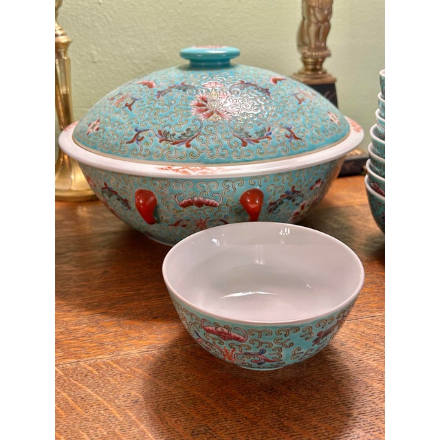 Mid to Late 20th Century Chinoiserie Famille Rose Mun Shou Porcelain Dinnerware Serving Set of 18 Pieces For Sale - Image 4 of 12