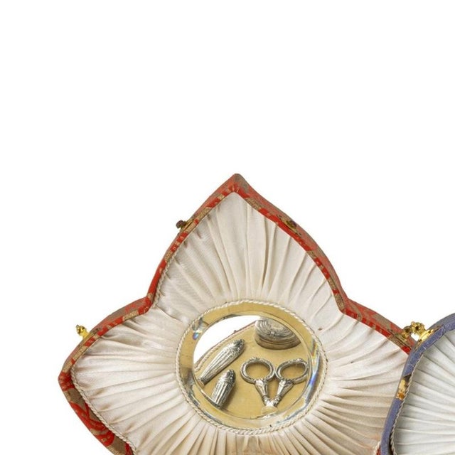 Silver - Two toiletry cases - 19th century. Portuguese from the 19th/20th century; containing scissors and manicure tools....