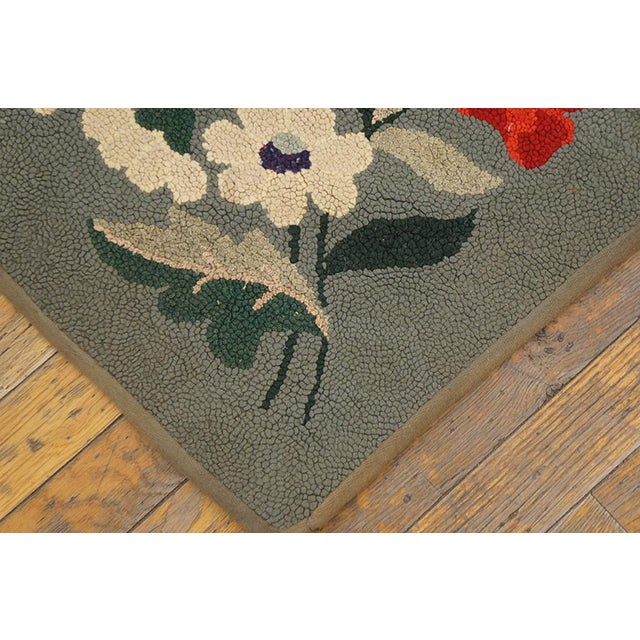 Early 20th Century 1930s Gray Roses Medallion Antique American Hooked Rug 2'11" X 4'9" Knotted Pile Wool Carpet For Sale - Image 5 of 5