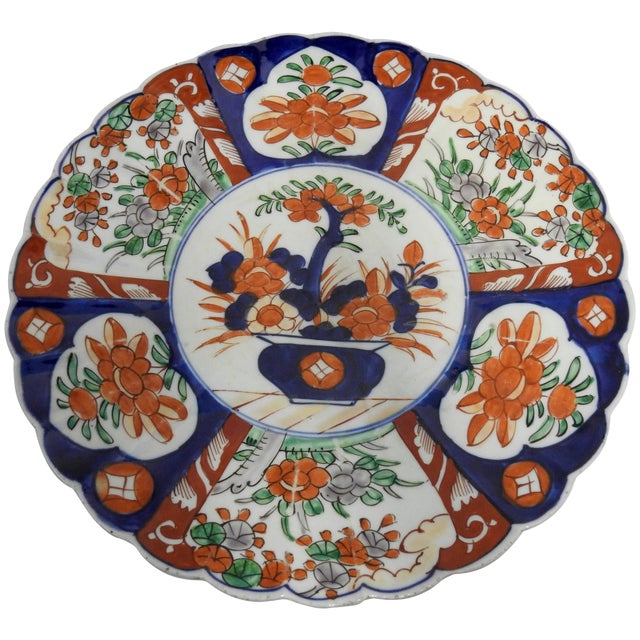 Early 20th Century Hand-Painted Chinese Imari Charger Plate For Sale