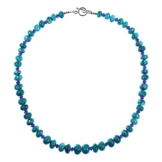 Ajd 22 Inch Graduated Rondels of Faceted Emerald Necklace With Amethyst Accents For Sale
