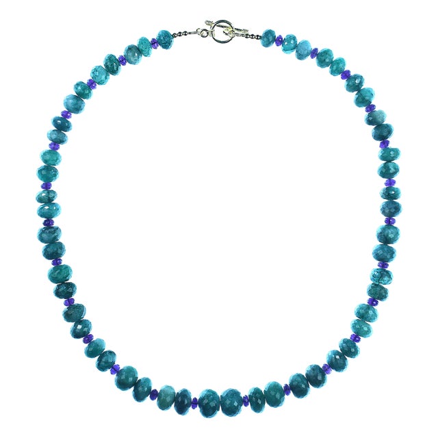 Ajd 22 Inch Graduated Rondels of Faceted Emerald Necklace With Amethyst Accents For Sale