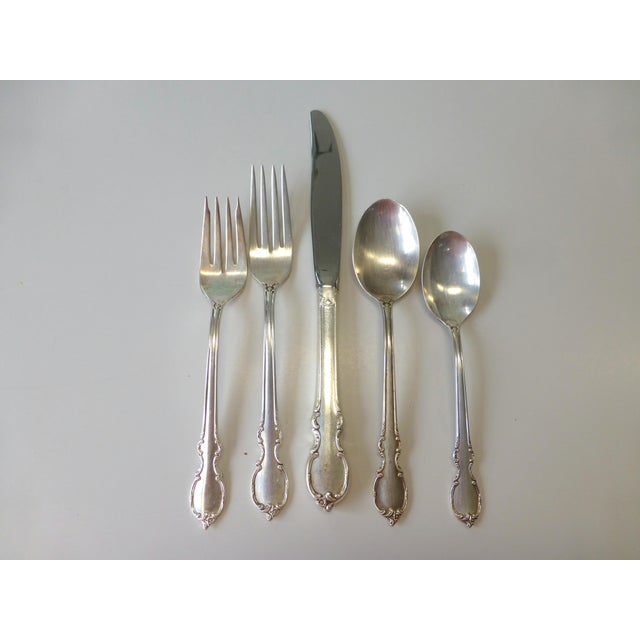 This is a beautiful 1959 vintage 1847 Rogers (International Silver) Flair pattern silver plate flatware set. NO MONOGRAMS....