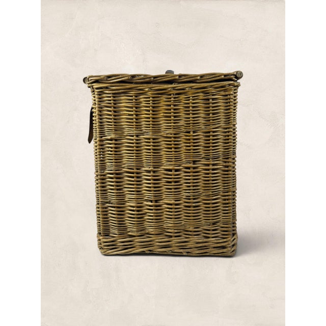 Vintage English Coracle Picnic Basket For Sale In Tampa - Image 6 of 8