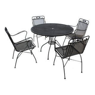 Vintage Woodard Outdoor Iron Table and 4 Chairs For Sale