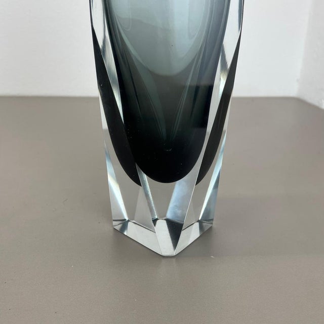 Black Faceted Murano Glass Sommerso Vase from Mandruzzato, Italy 1970s For Sale - Image 8 of 18
