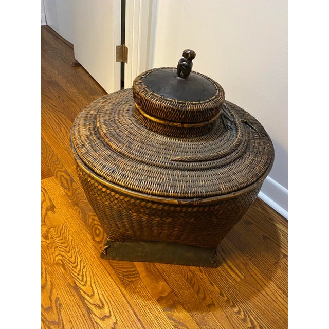 Brown Vintage 19th Century Asian Woven Rattan Bamboo Storage Basket W/Lid and Monkey Detail For Sale - Image 8 of 10