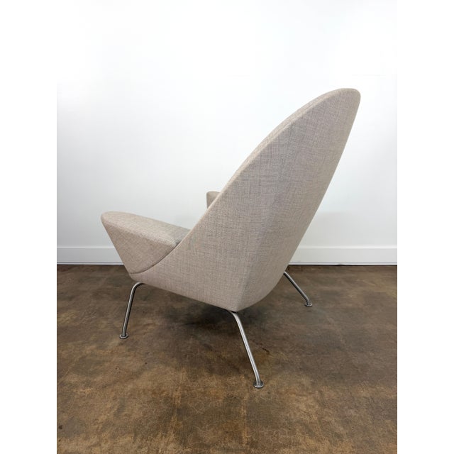 An iconic and exceptionally comfortable Oculus lounge chair designed by the legendary Danish master Hans J. Wegner and...
