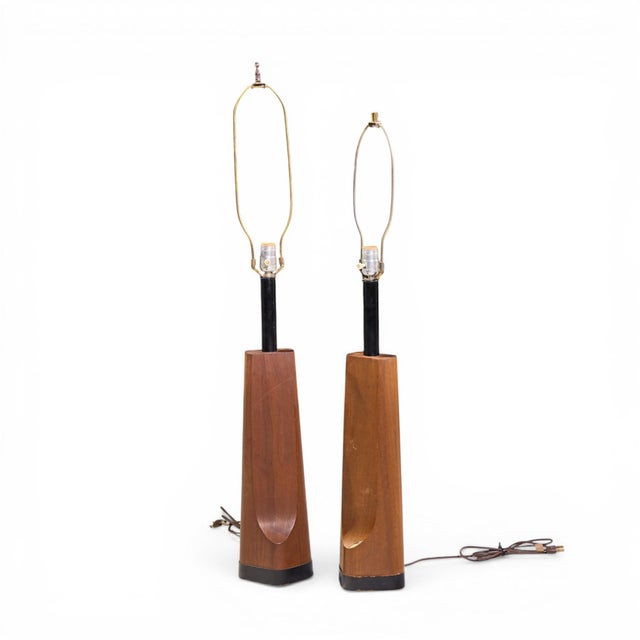 Mid-Century Modern Richard Barr for Laurel Mid Century Walnut Table Lamps - Pair For Sale - Image 3 of 7