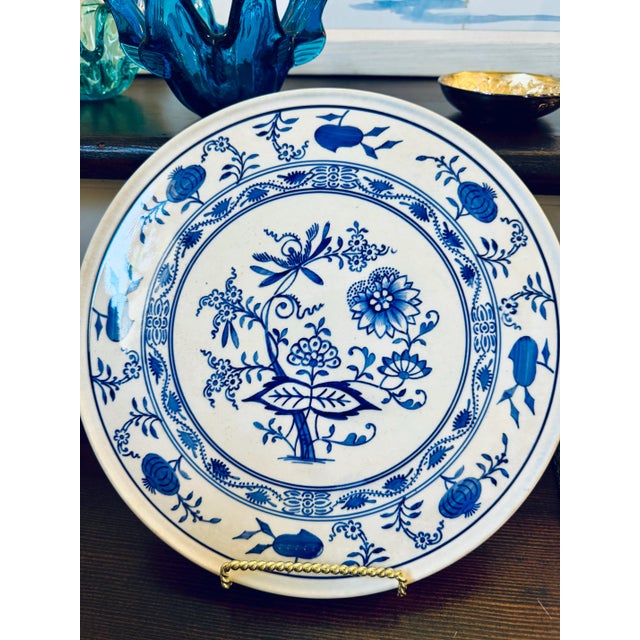Neoclassical Villeroy & Boch Dresden Blue Onion Porcelain Cake Plate – 10” Diameter, C. 1900 For Sale - Image 3 of 4