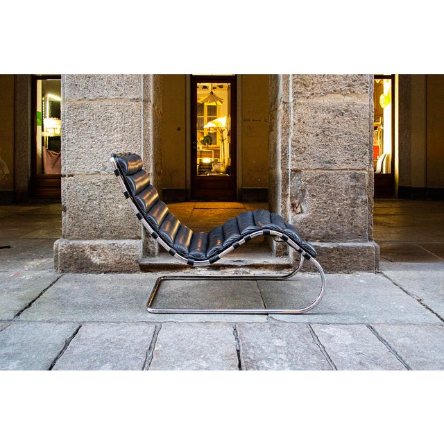 Mid-Century Modern MR Chaise Lounge by Ludwig Mies Van Der Rohe for Knoll, 1980s For Sale - Image 3 of 7