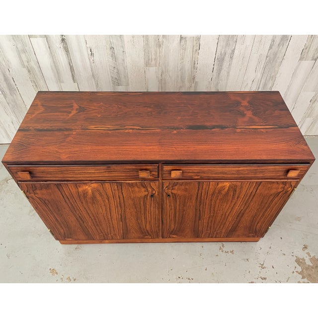 Mid-Century Modern Danish Modern Rosewood Credenza For Sale - Image 3 of 12