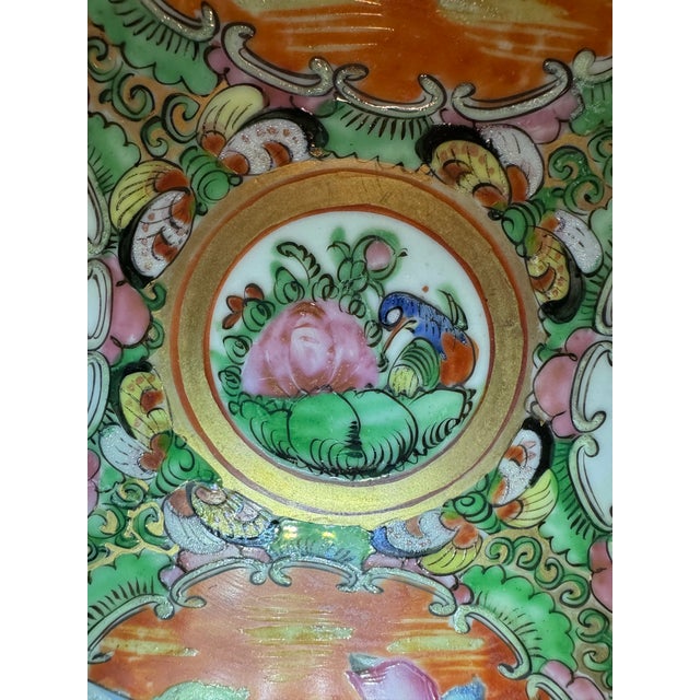 Large 11.5” 19th-Century Chinese Export Rose Mandarin Chop Plate - Unmarked For Sale - Image 4 of 8