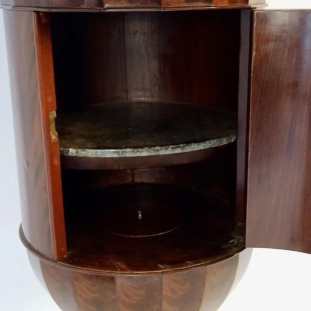 French Drum Table in Mahogany, 1830 For Sale - Image 6 of 9
