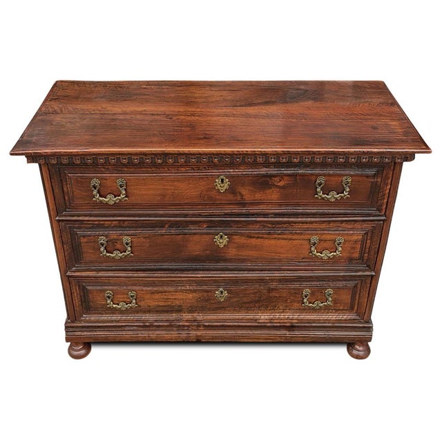 Venetian chest of drawers, late 17th century Technical Information: Period: Early 18th century Origin: Italy Wood: Walnut...