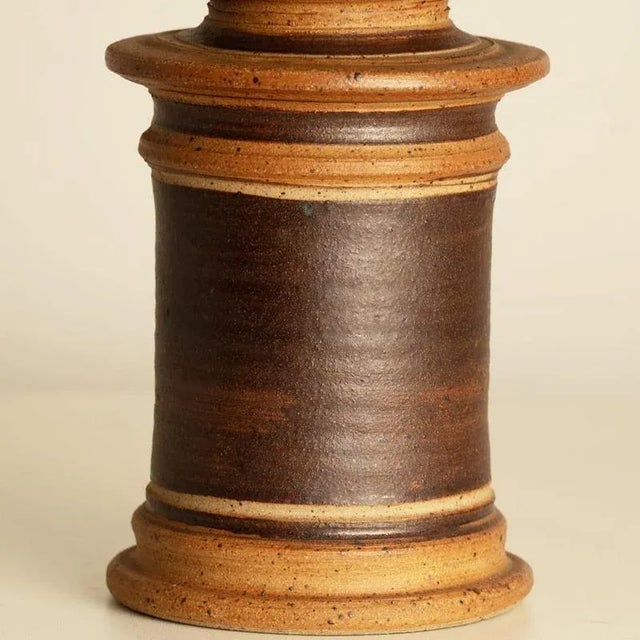 Textured Ceramic Table Lamp with Lampshade attributed to R. Houben, 1970s For Sale - Image 3 of 9
