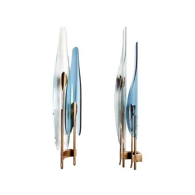 Fontana Arte Model 1461 Dahlia Wall Lamps in Brass with Curved and Cut Crystal Diffusers by Max Ingrand for Fontana Arte, 1950, Set of 2 For Sale - Image 4 of 5