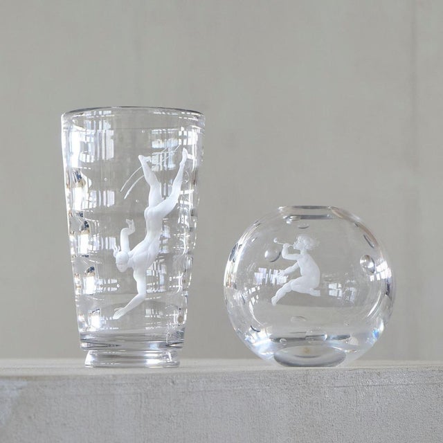 1930s Art Deco Vases in Etched Glass attributed to Vicke Lindstrand for Orrefors, 1930s, Set of 2 For Sale - Image 5 of 12