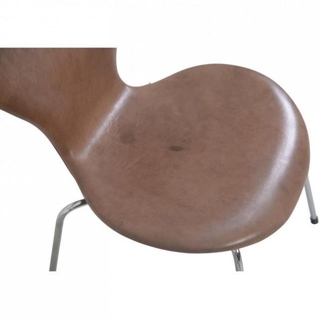 Seven Chairs in Patinated Brown Leather by Arne Jacobsen, 1990s, Set of 6 For Sale - Image 9 of 18