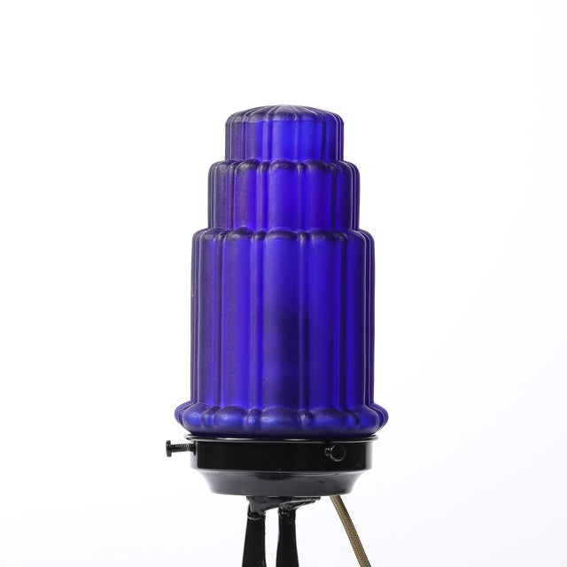 Blue Art Deco Cobalt Blue Glass & Black Enamel Nude Sculpture Table Lamp Signed Nuart For Sale - Image 8 of 16