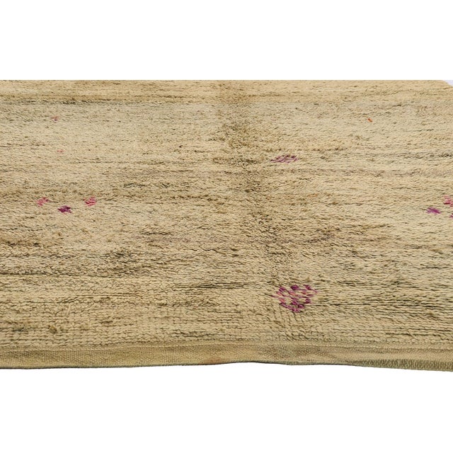Berber Tribes of Morocco Vintage Boujad Moroccan Rug, 06'01 X 09'08 For Sale - Image 4 of 10