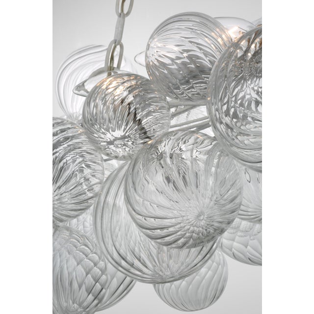 2020s Julie Neill for Visual Comfort Signature Talia Large Linear Chandelier in Plaster White with Clear Swirled Glass For Sale - Image 5 of 6