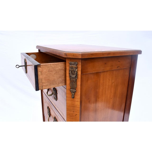 1980s Baker Louis XVI Style Gilt-Metal Mounted Inlaid Tulipwood Lingerie Chest For Sale - Image 5 of 14