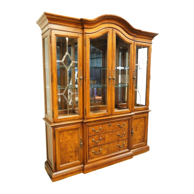 Thomasville British Gentry Collection 76" Lighted Display Breakfront China 38021430