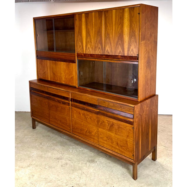 Mid Century Modern Walnut & Rosewood Credenza / Hutch by American of Martinsville For Sale - Image 10 of 12