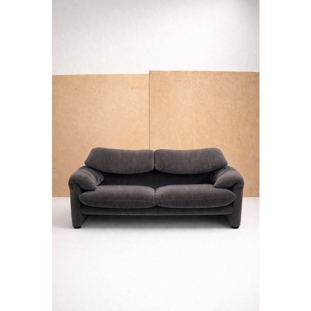 First Edition Maralunga 2-Seater Sofa in Alpaca Velvet by Vico Magistretti for Cassina, 1973 For Sale - Image 6 of 6