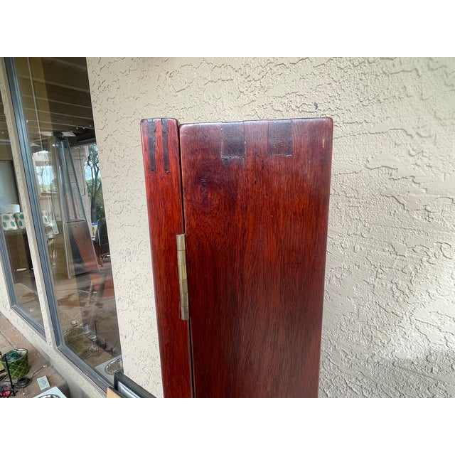 1980s Vintage Chinese Rosewood 18 Shelf Curio Cabinet Glass Door Mirror Back Wall Mount For Sale - Image 5 of 7