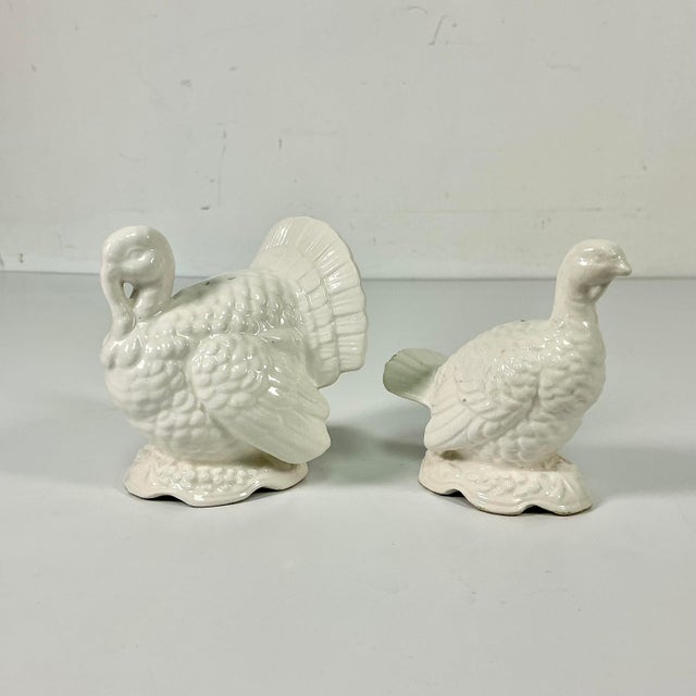 Ceramic 1980s Vintage Arts & Crafts Americana Ceramic Thanksgiving Turkey Salt & Pepper Shakers - A Pair For Sale - Image 7 of 15