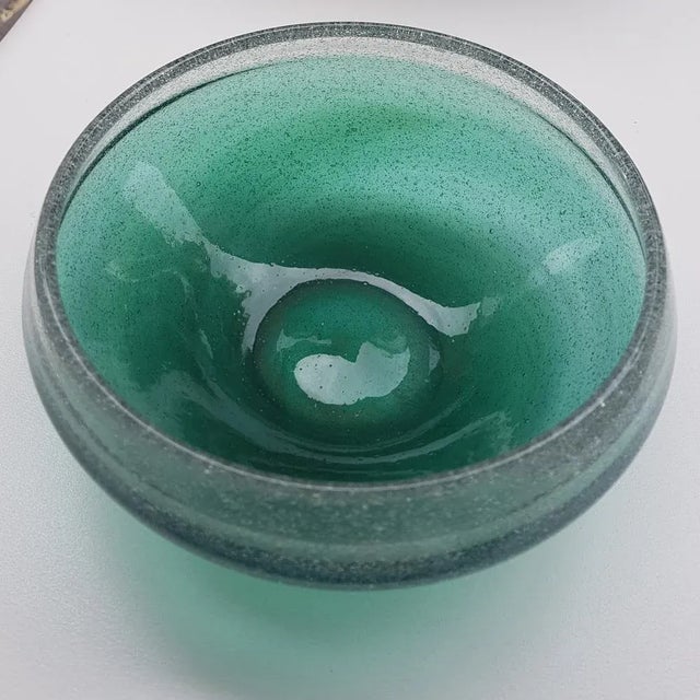 Mid-Century Modern Emerald-Colored Glass Bowl with Bubble Inclusions For Sale - Image 3 of 5
