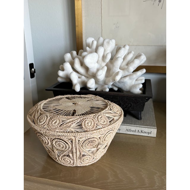 Traditional Vintage Coastal Palm Beach Style Handwoven Nesting Baskets - Set of 3 For Sale - Image 3 of 18