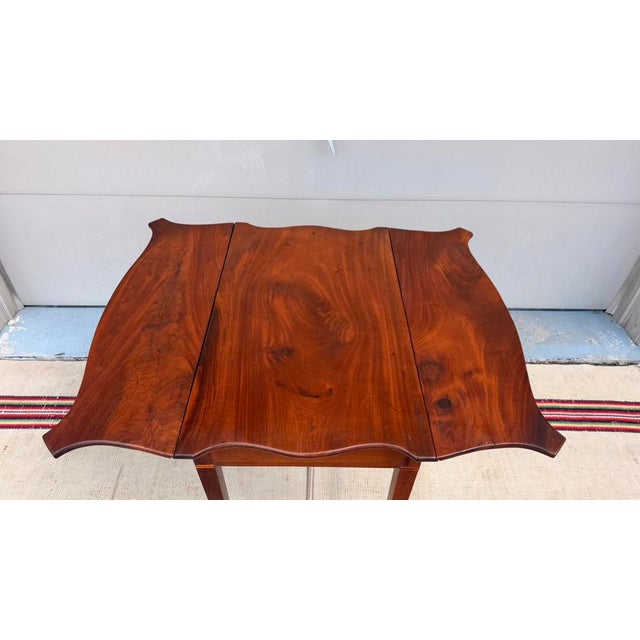 Antique Federal Mahogany Scalloped Drop Leaf Table, English or American, Circa 1790-1810 For Sale - Image 9 of 17