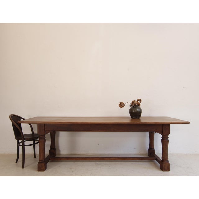 Large vintage country dining table in solid oak. from the first half of the 20th century. Good refurbished condition....