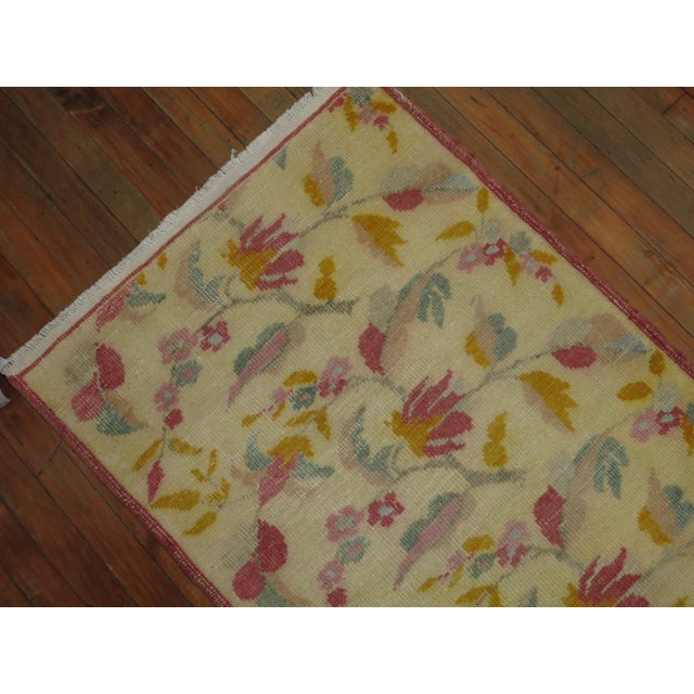 Hollywood Regency Mid 20th Century Ivory Floral Turkish Rug - 2'5" x 5'7" For Sale - Image 3 of 7